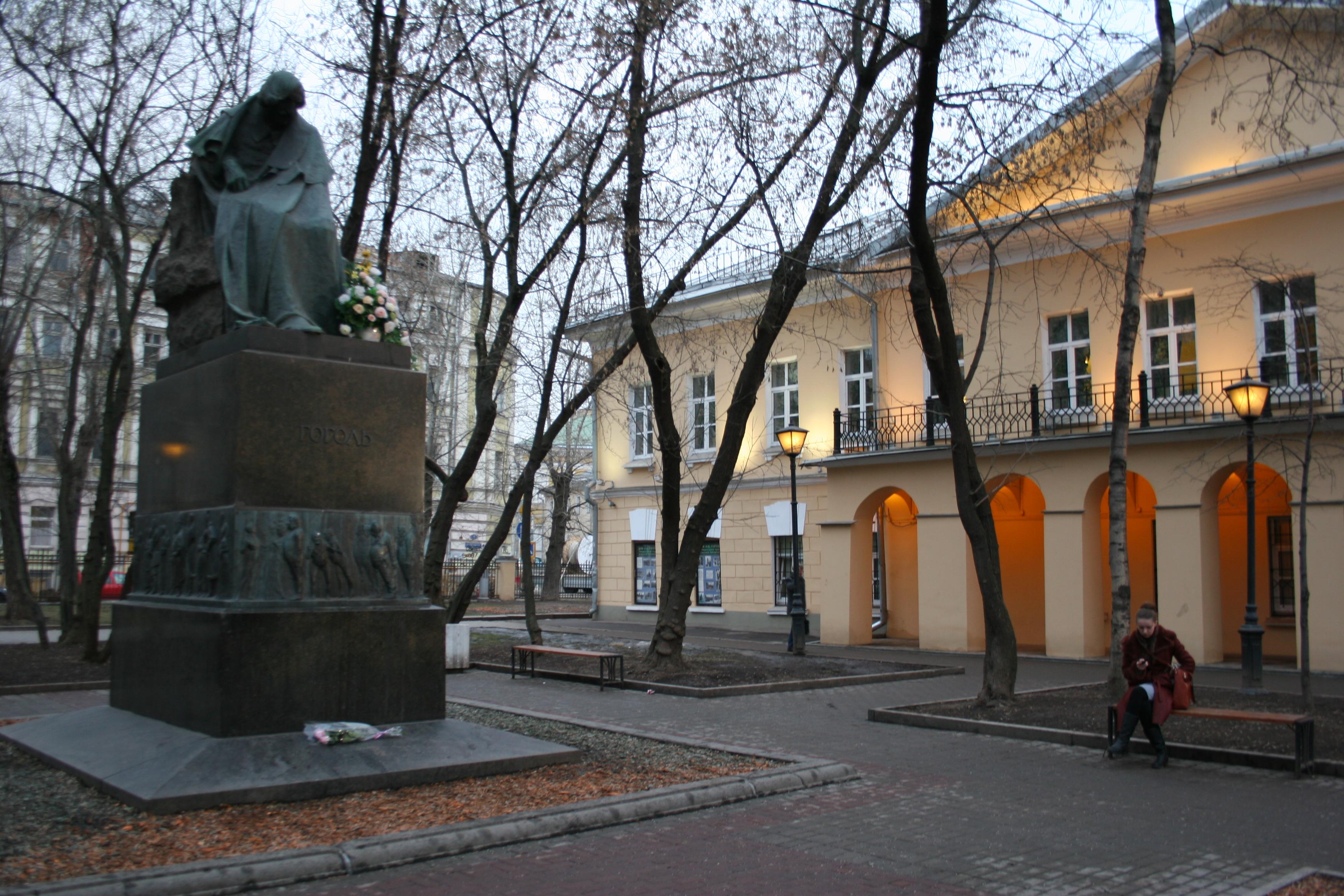 Фото Памятник Н.В. Гоголю