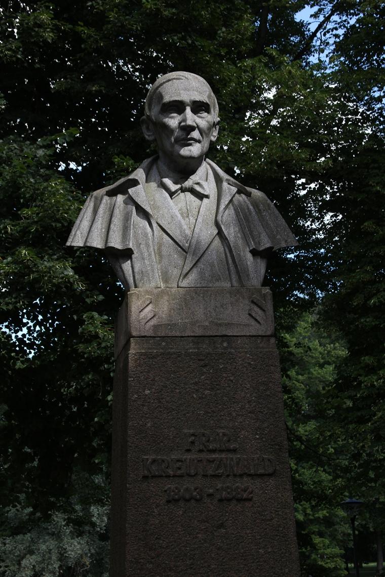 Фото Памятник Фридриху Рейнгольду Крейцвальду