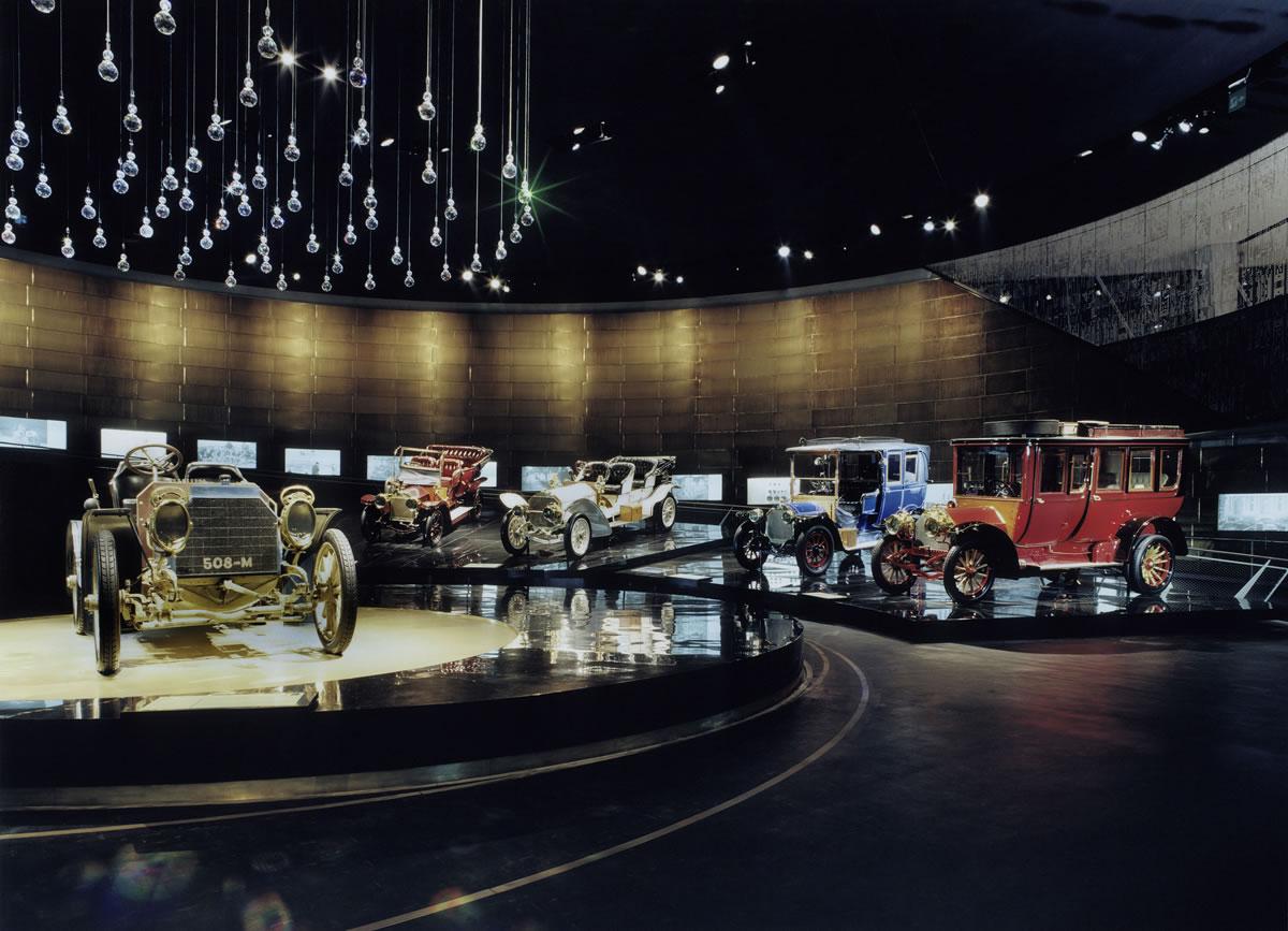 Фото Музей Mercedes-Benz