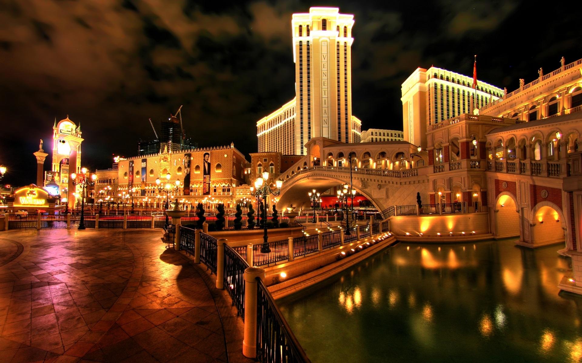 Отель и казино "Венецианский"